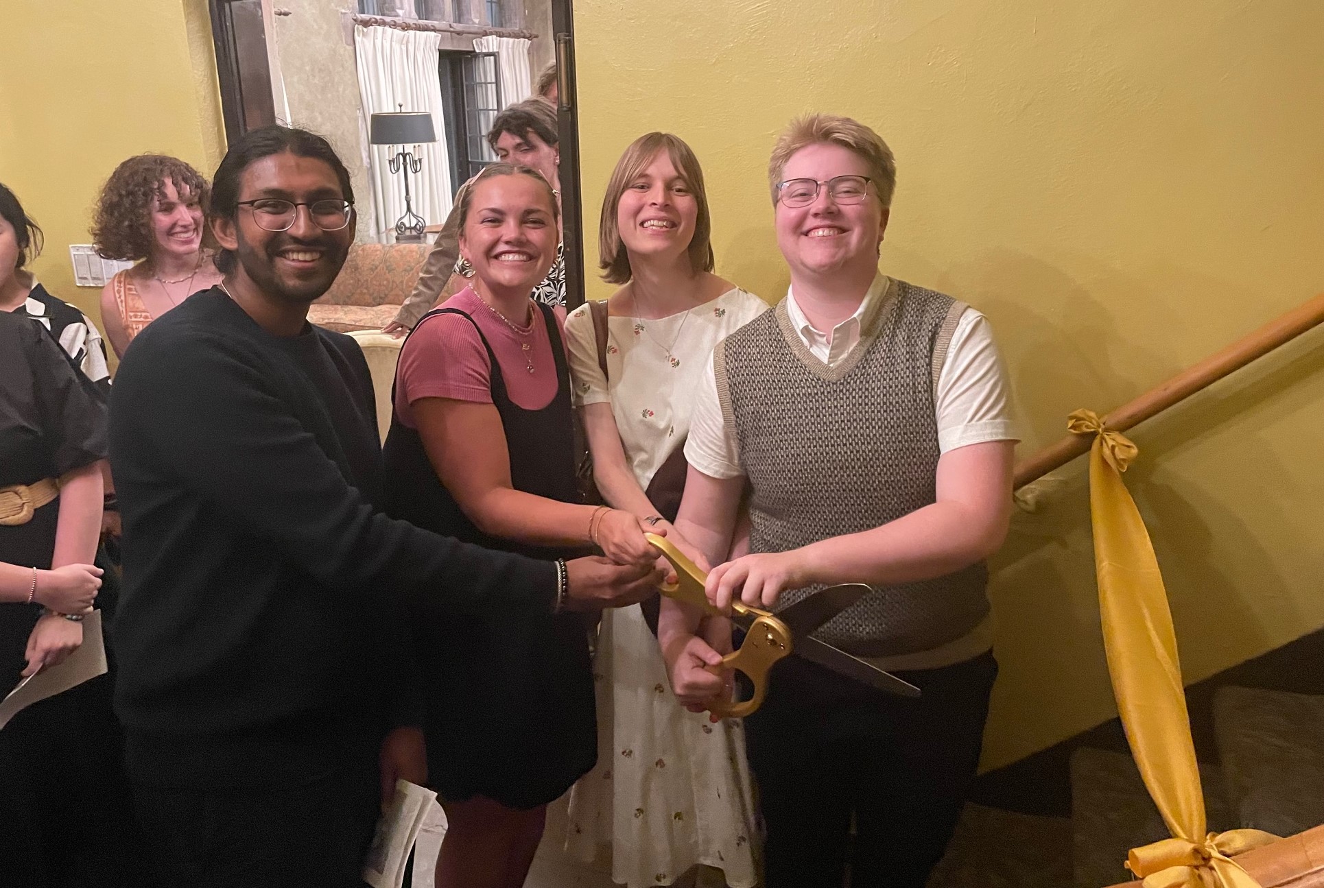 {alt_text} {alt_text}