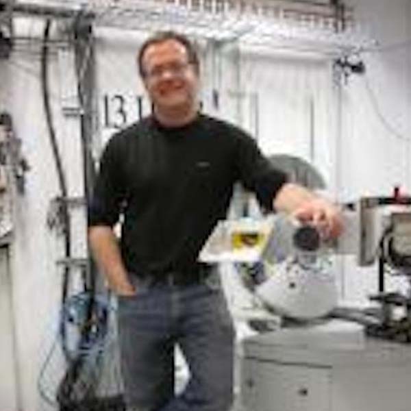 Dr. Peter Eng The James Franck Institute The University of Chicago