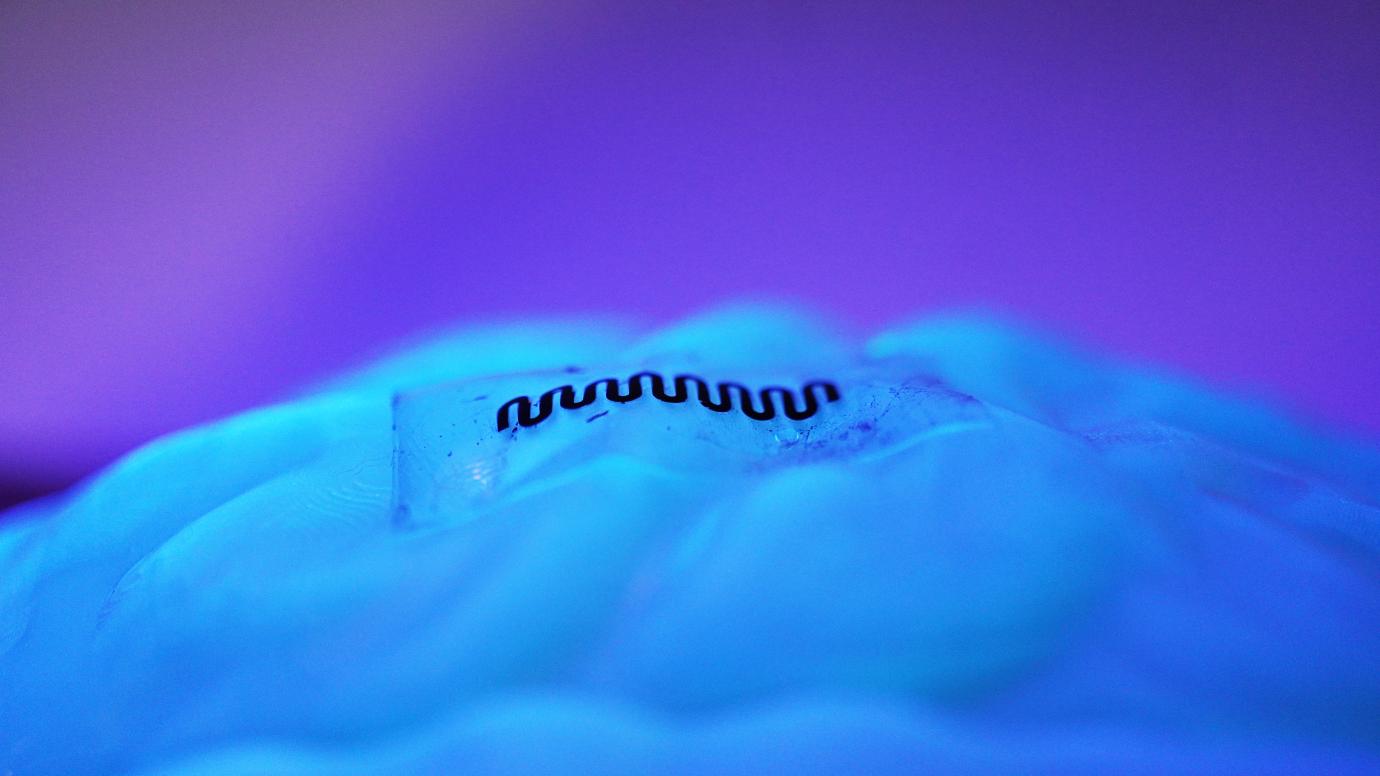 tiny, flexible patch that can be interfaced with neural tissue to reduce pain signaling