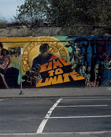Mitchell Caton, Justine DeVan, and Calvin Jones, A Time to Unite, Mural at 41st and Drexel. Detail of 1976 photo by Georg Stahl. Georg Stahl Mural Collection, University of Chicago Visual Resources Center. 