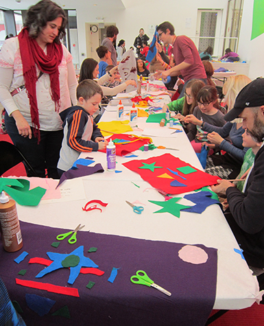 Family art-making at the Smart