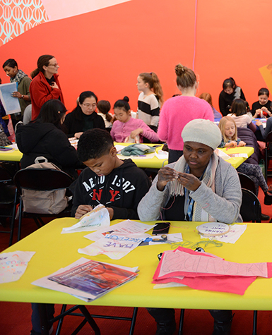 Families making art together at the Smart Museum